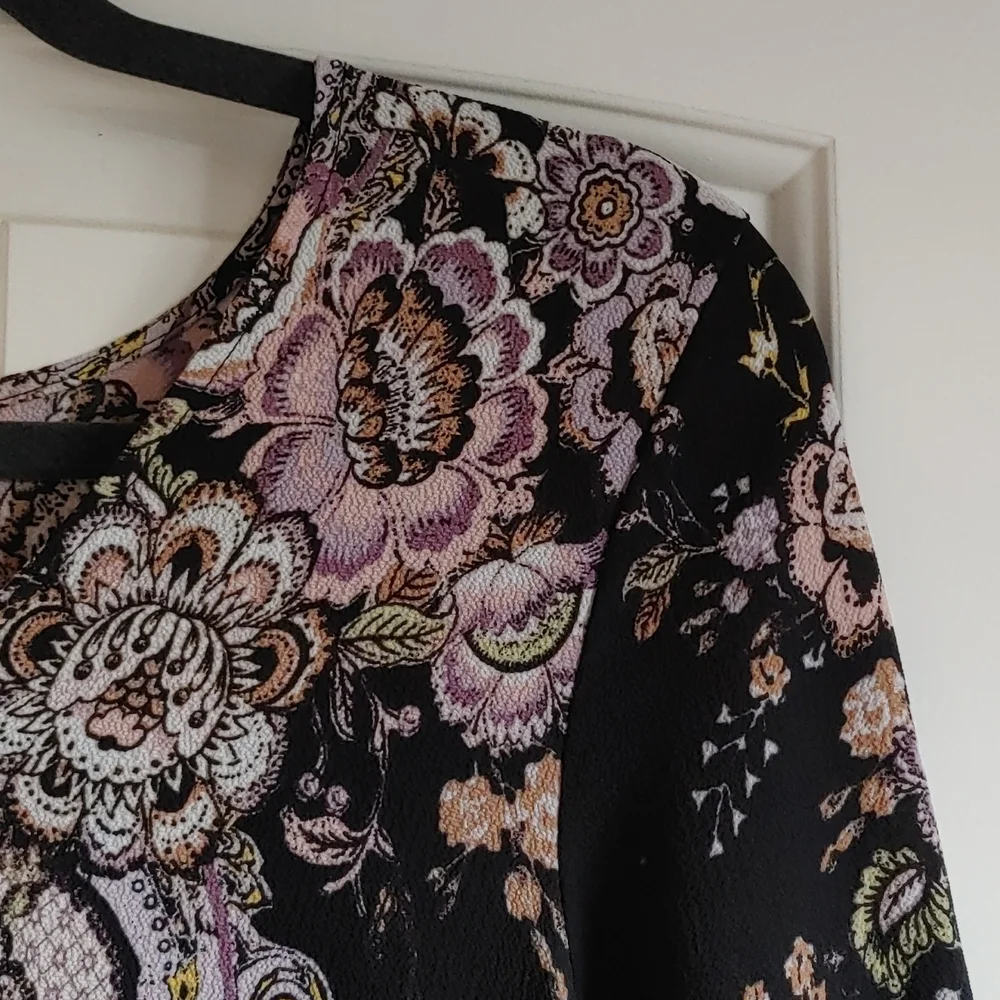Exhilaration Stunning black and flower pattern dress long sleeve elastic Dress - Picture 6 of 12